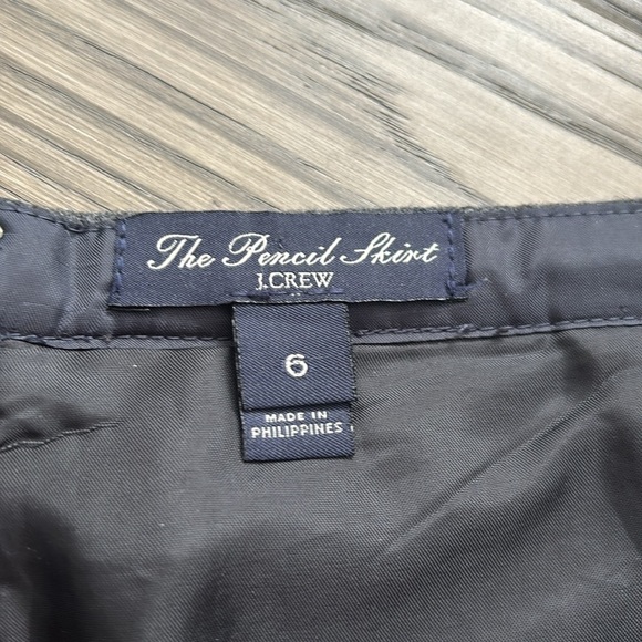 J.Crew | The Perfect Pencil Skirt in Grey / 70% Wool with Zipper Pockets Size 6 - Picture 8 of 11